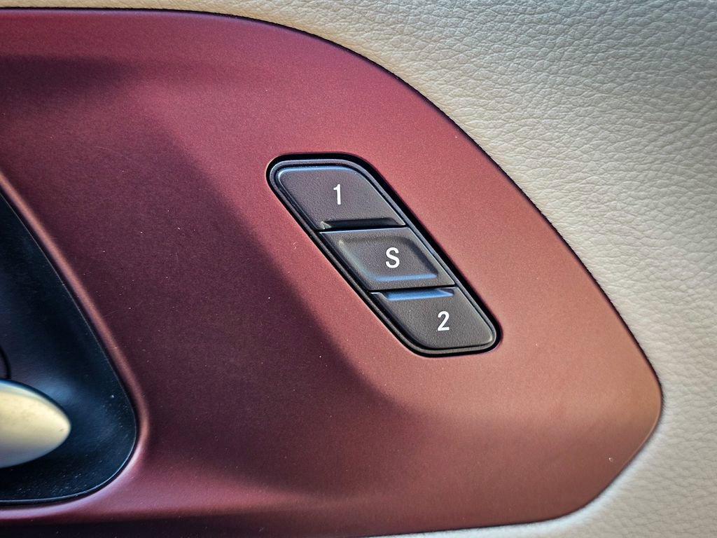 Used 2017 Chrysler Pacifica Limited w/ UConnect Theater Package image 10