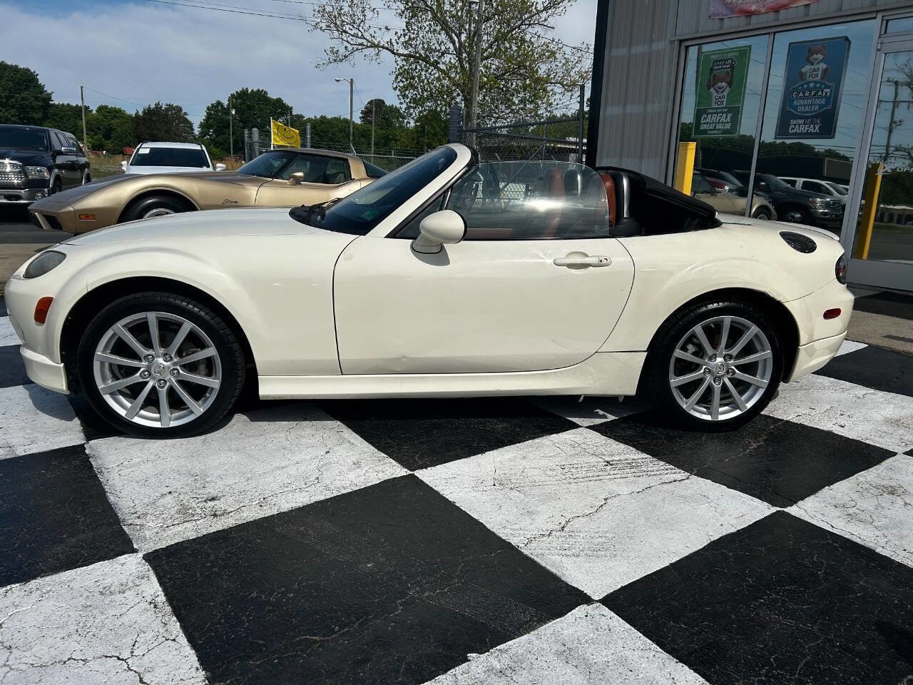 Used 2006 MAZDA MX-5 Miata Grand Touring w/ Premium Pkg RWD image 2