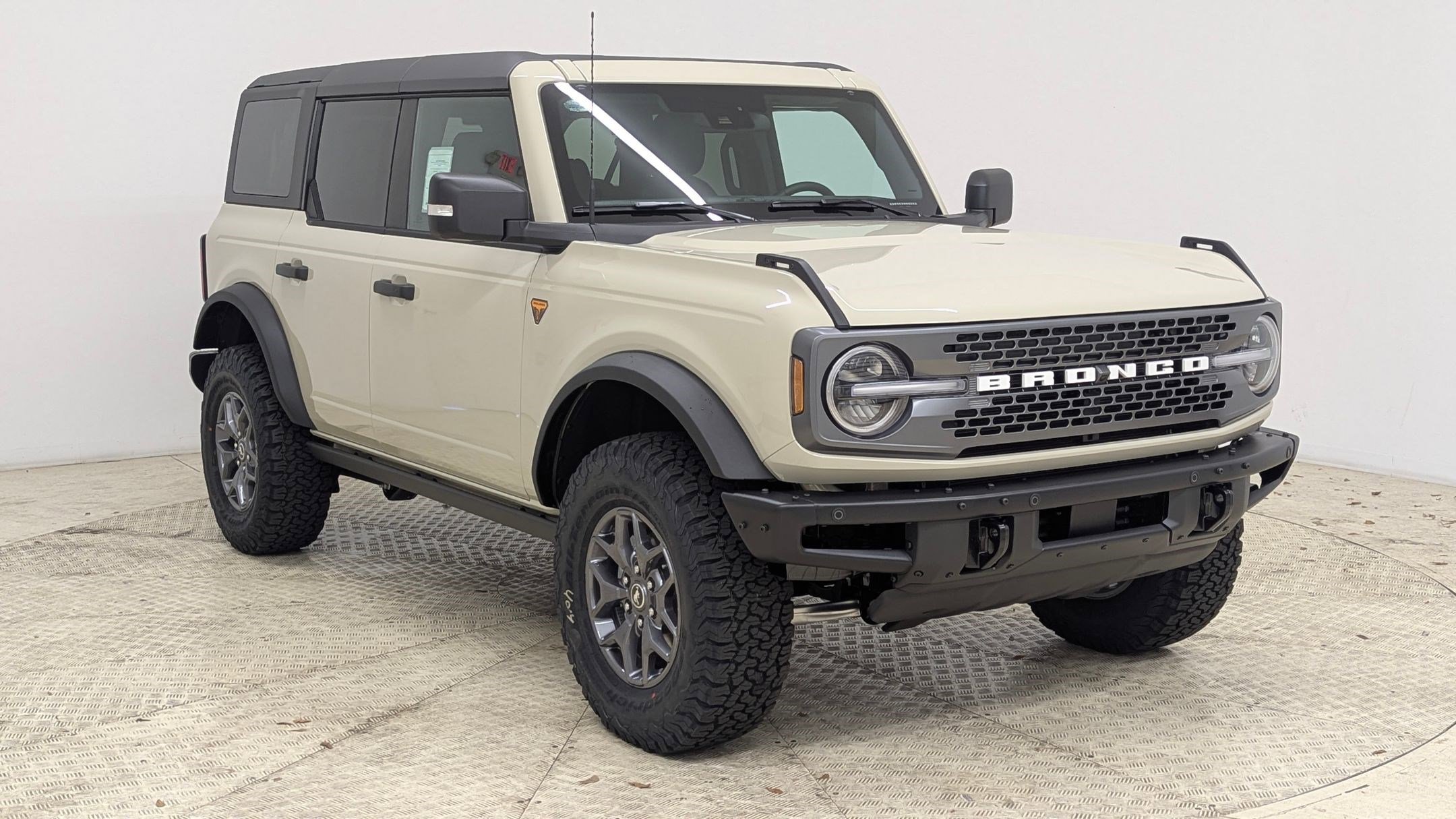 New 2025 Ford Bronco Badlands image 6