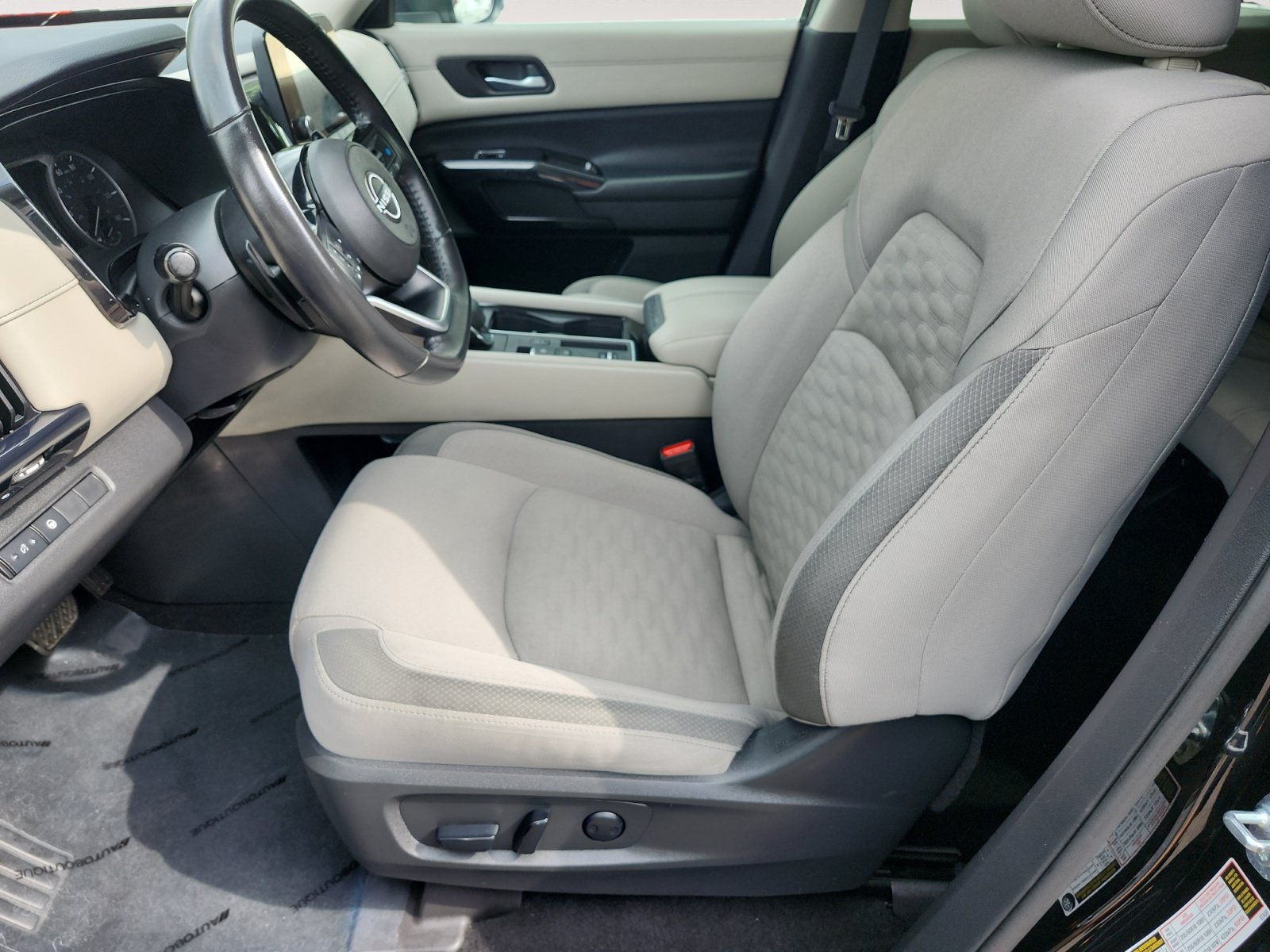 Used 2022 Nissan Pathfinder SV FWD image 9