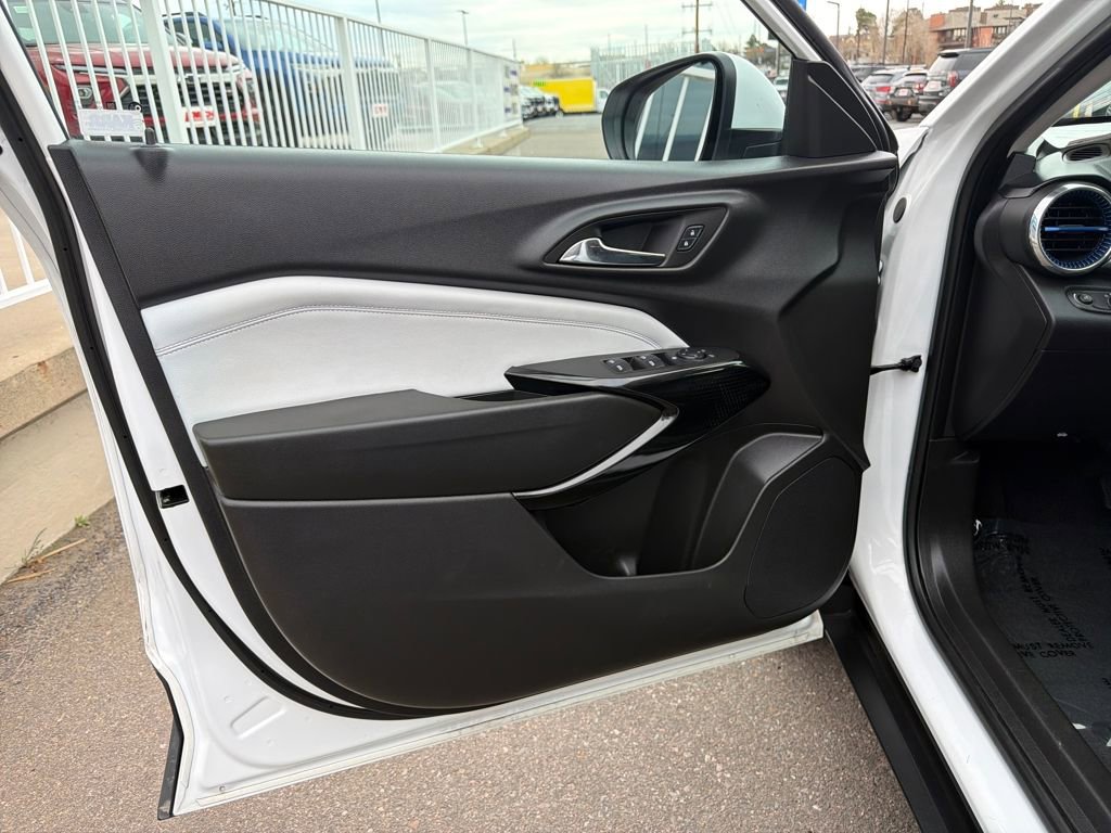 Used 2024 Chevrolet Trax LT w/ Sunroof Package image 10