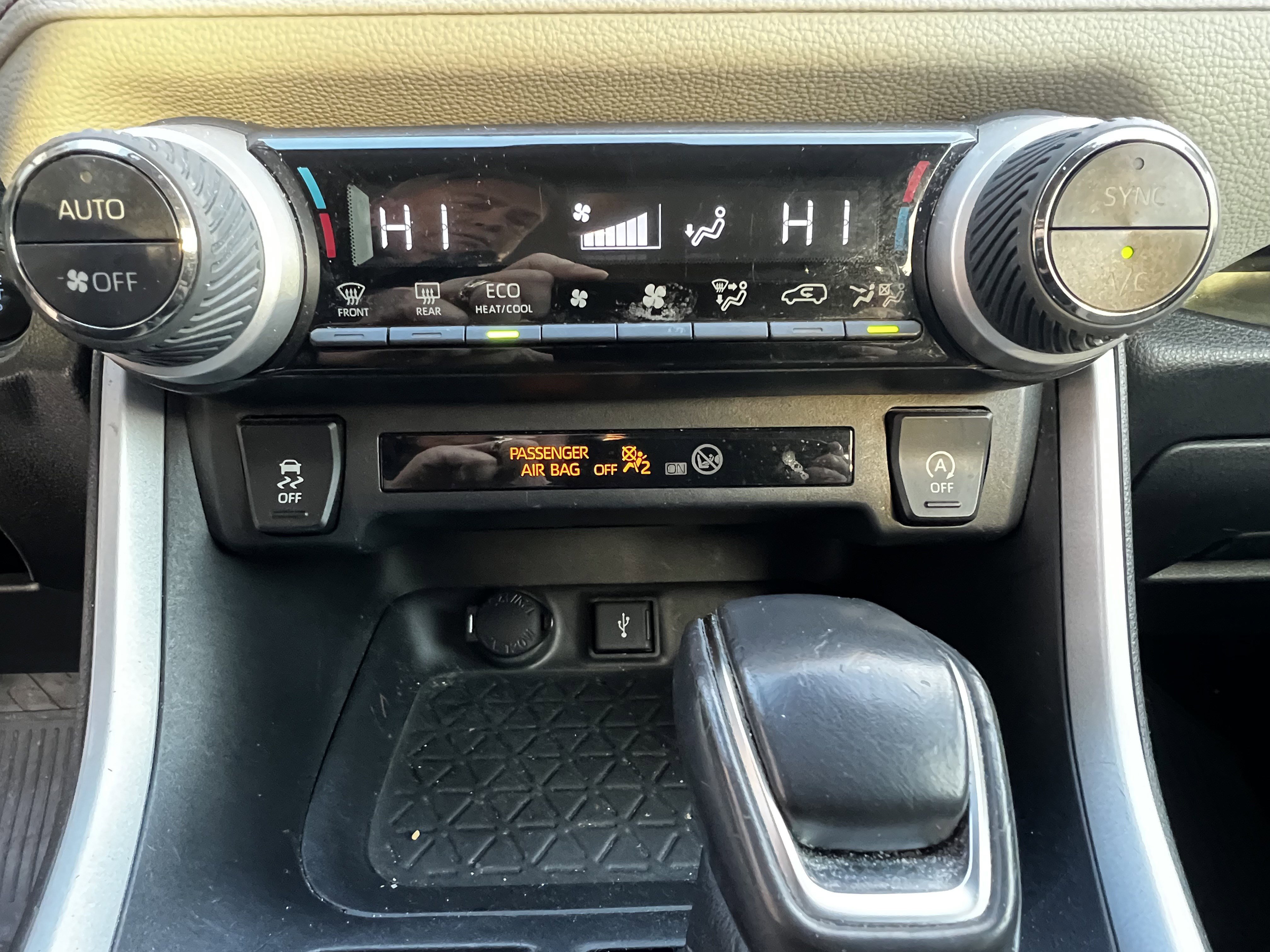 Used 2020 Toyota RAV4 XLE Premium image 28