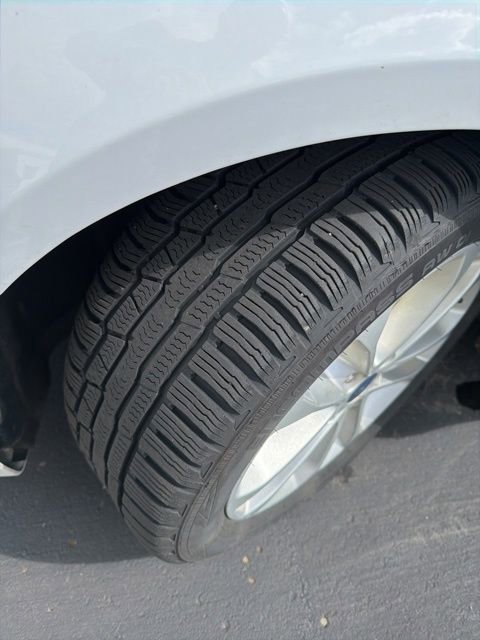 Used 2019 Ford Fusion SE FWD image 2