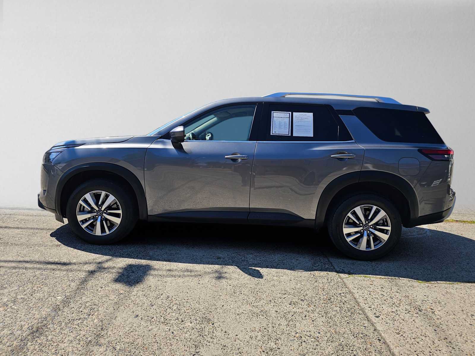 Used 2025 Nissan Pathfinder SL AWD/4WD image 6