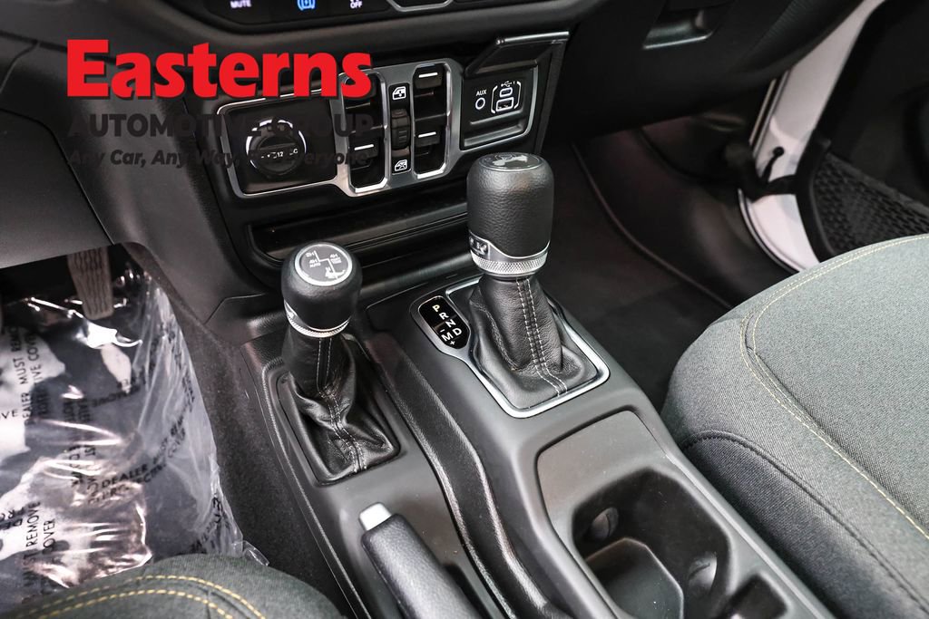 Used 2025 Jeep Wrangler Unlimited Sahara image 13