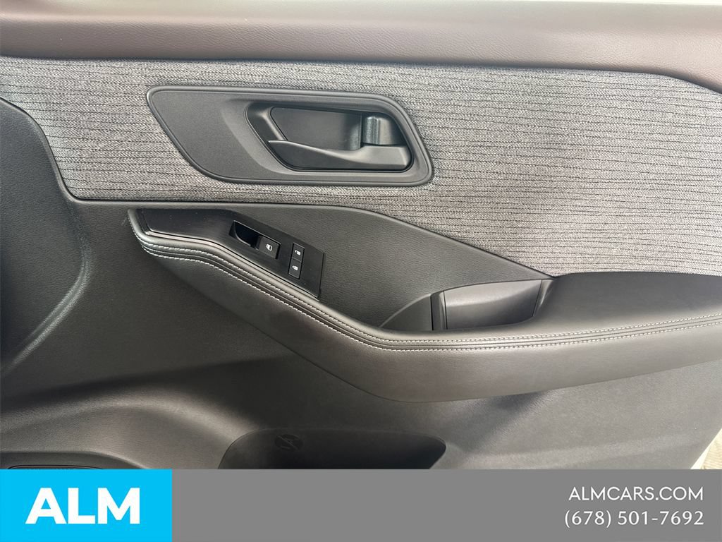 Used 2022 Nissan Rogue S FWD image 17