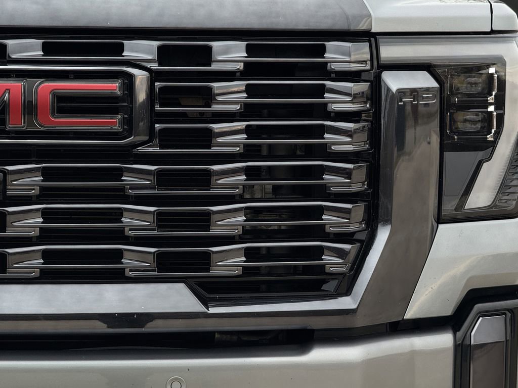 Used 2024 GMC Sierra 2500 Denali Ultimate AWD/4WD image 8