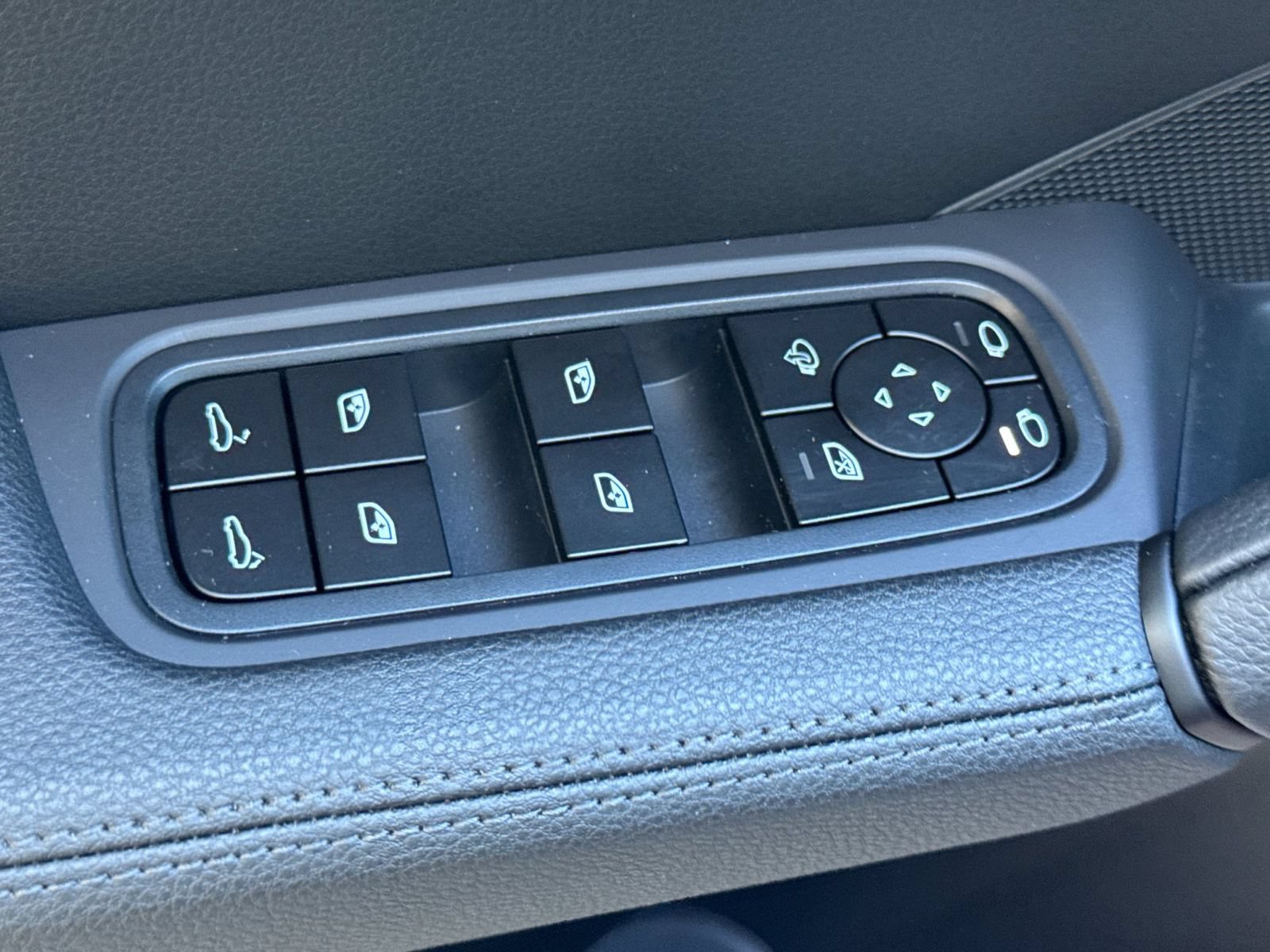 Certified 2026 Porsche Cayenne AWD/4WD image 13