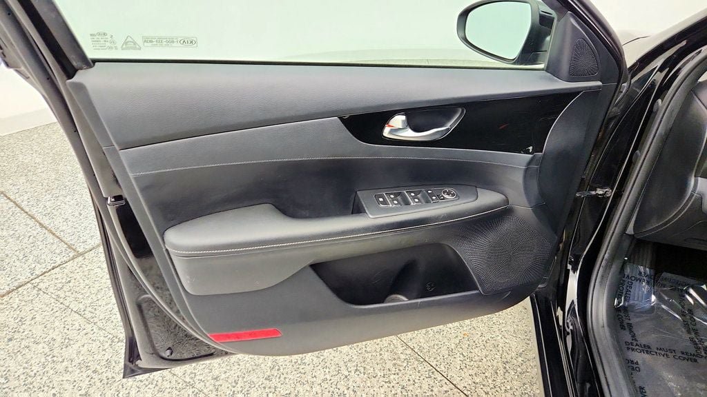 Used 2019 Kia Forte S w/ S Premium Package FWD image 11