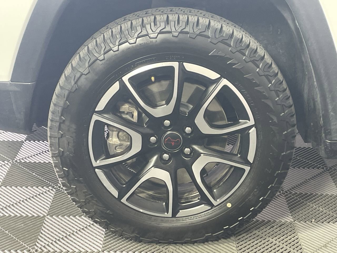 Used 2025 Jeep Compass Trailhawk AWD/4WD image 9