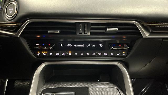 Used 2024 MAZDA CX-90 Plug-In Hybrid w/ Premium Plus AWD/4WD image 18