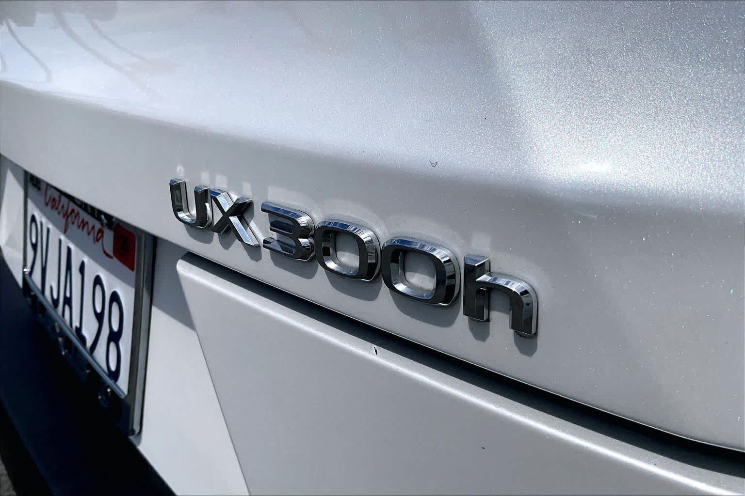 Used 2025 Lexus UX 300h FWD image 9