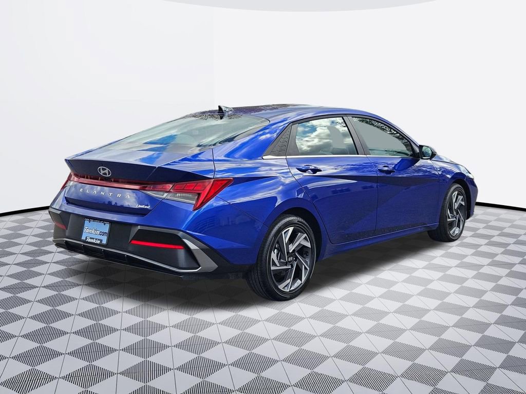 Certified 2025 Hyundai Elantra Limited w/ Cargo Package image 6