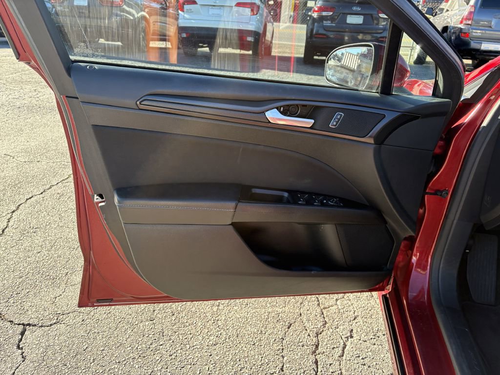 Used 2018 Ford Fusion SE w/ Equipment Group 201A image 9