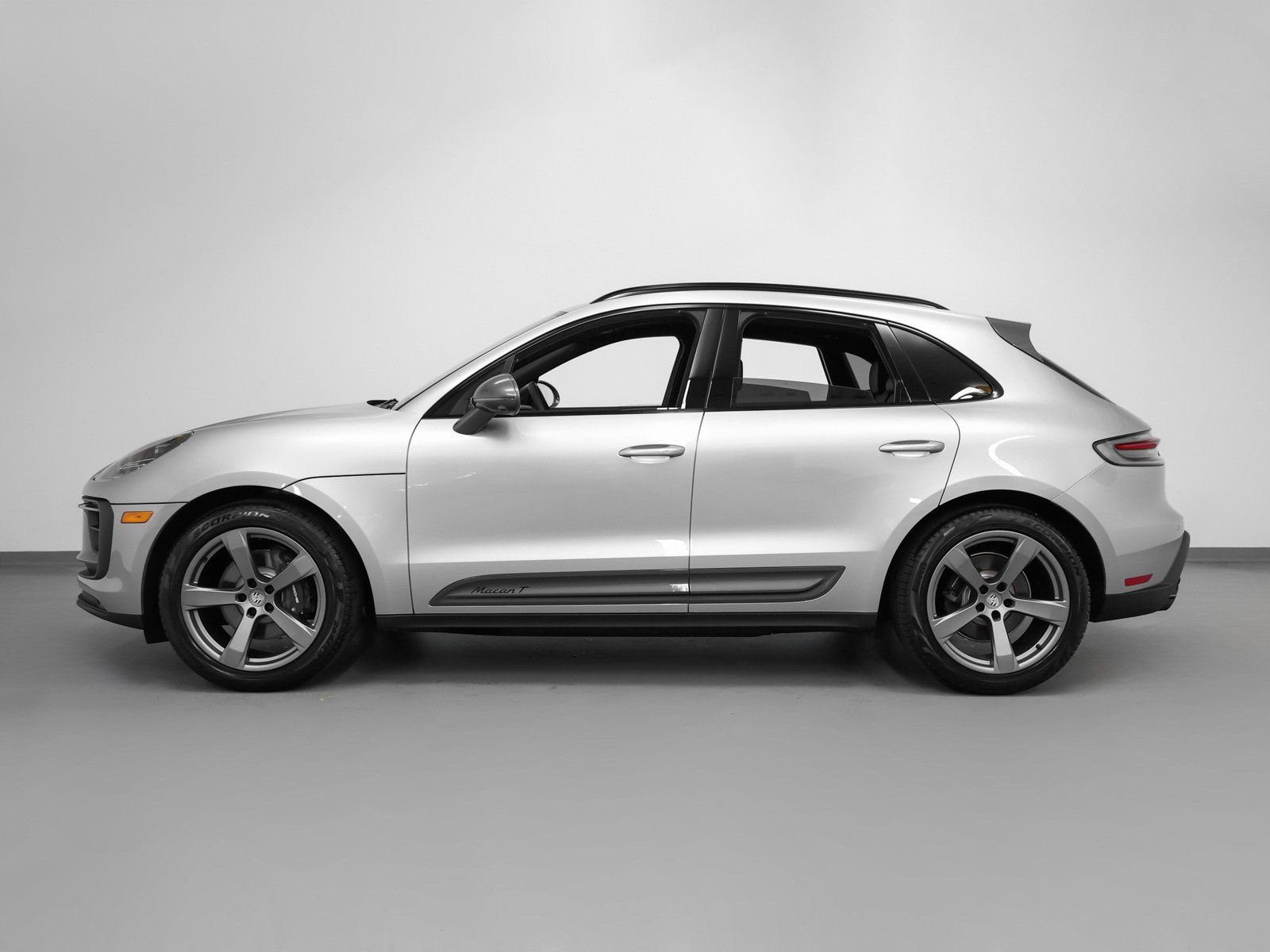 New 2025 Porsche Macan Turbo image 2