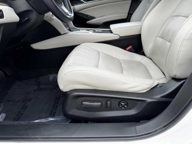 Used 2018 Honda Accord Touring image 19