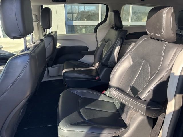 Used 2024 Chrysler Pacifica Select image 20