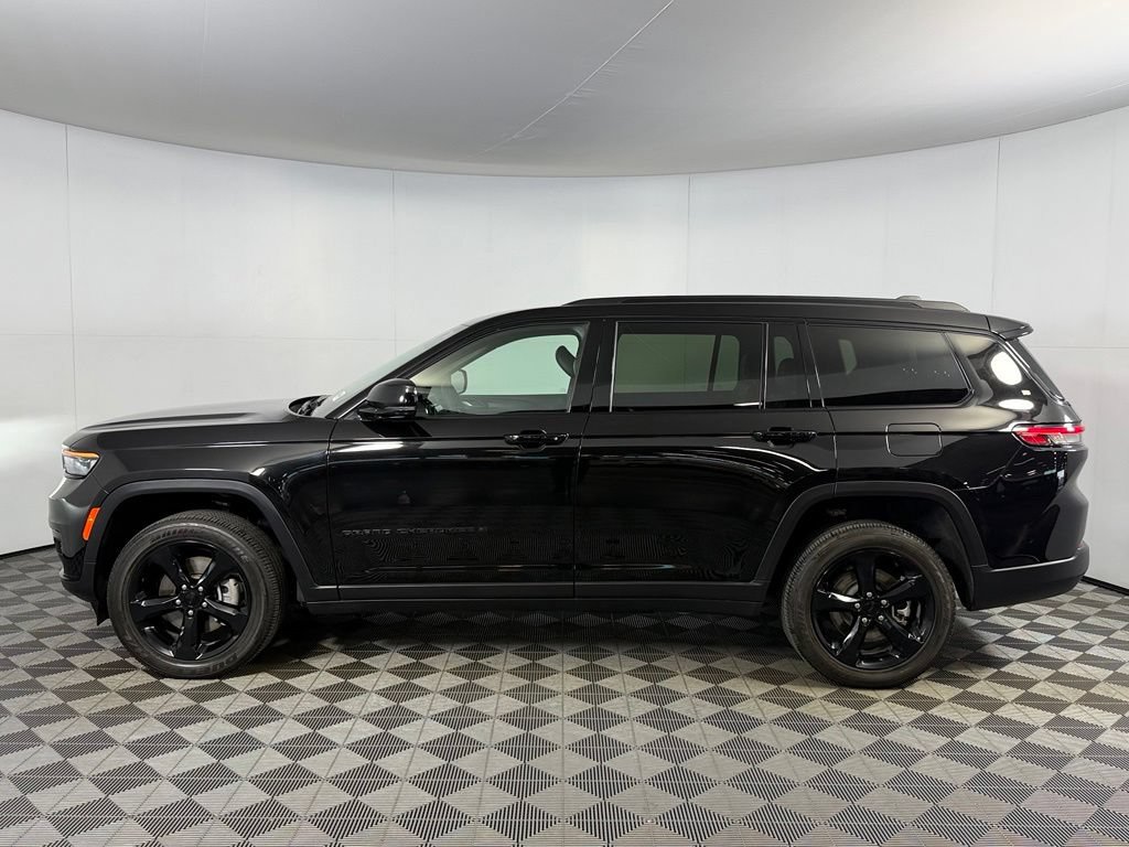 Certified 2025 Jeep Grand Cherokee L Laredo RWD image 9