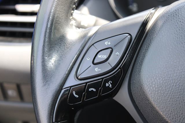Used 2020 Toyota C-HR XLE FWD image 17