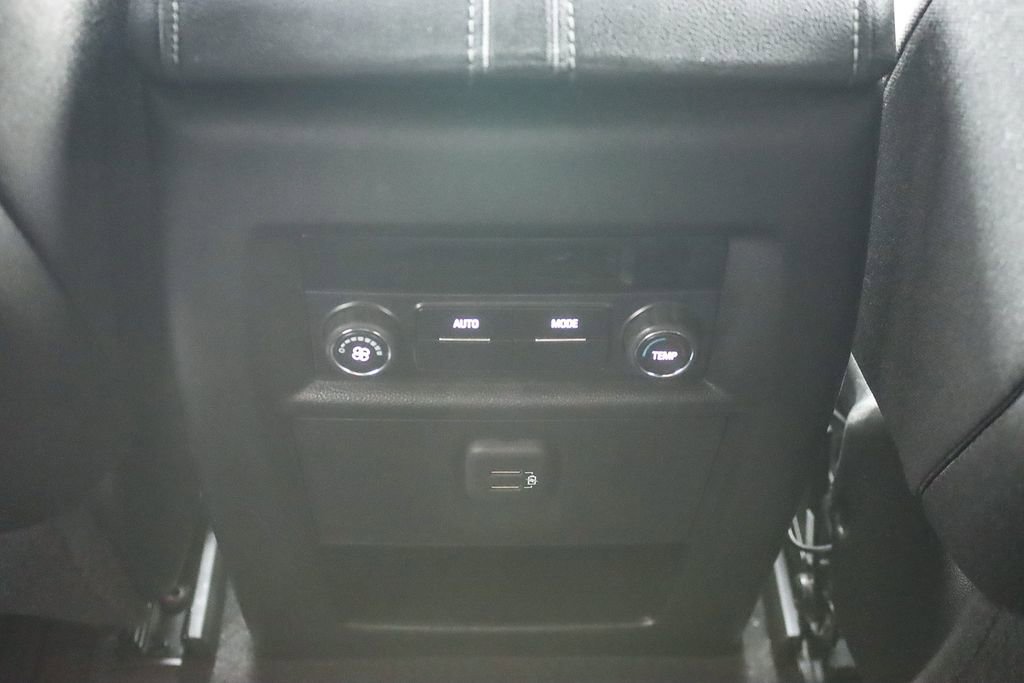 Used 2022 Chevrolet Traverse LT image 22