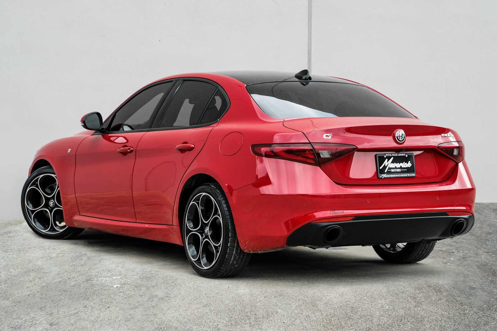 Used 2022 Alfa Romeo Giulia Ti AWD/4WD image 11