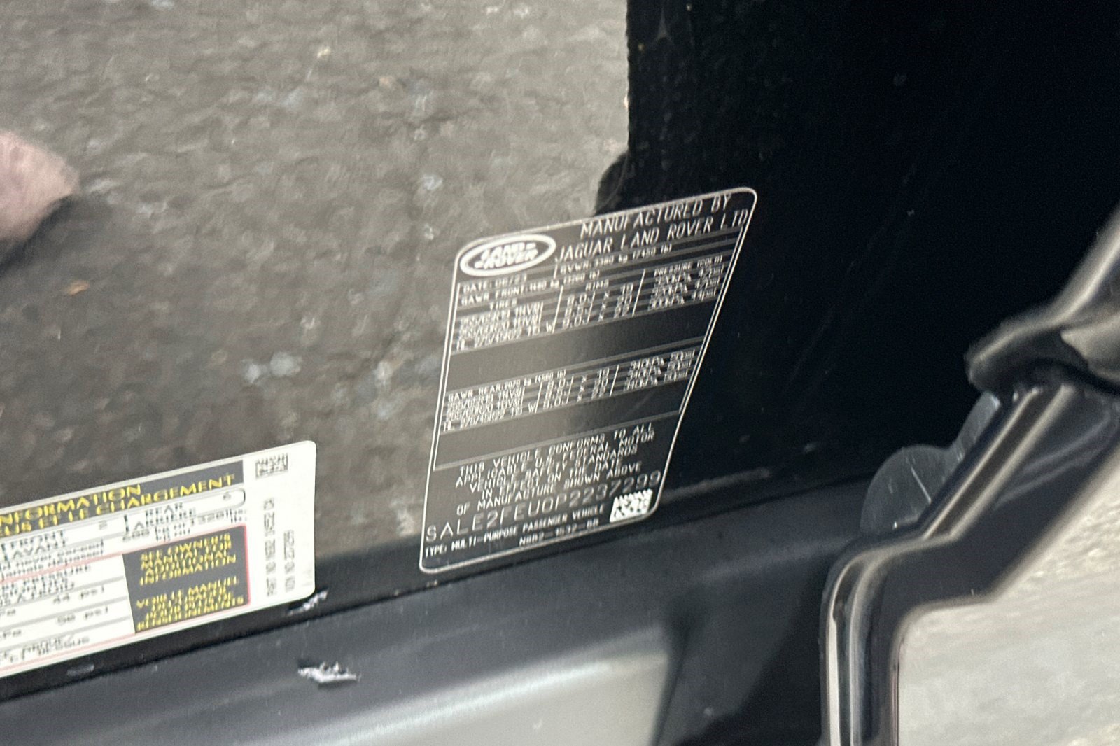 Used 2023 Land Rover Defender 130 X-Dynamic SE AWD/4WD image 39