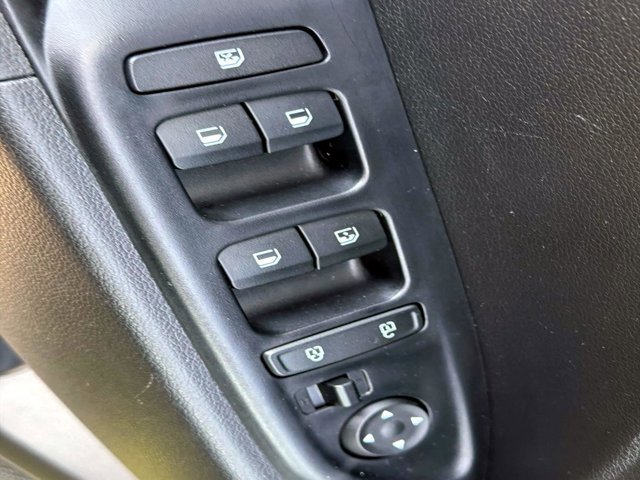 Used 2022 Hyundai Venue SEL image 15