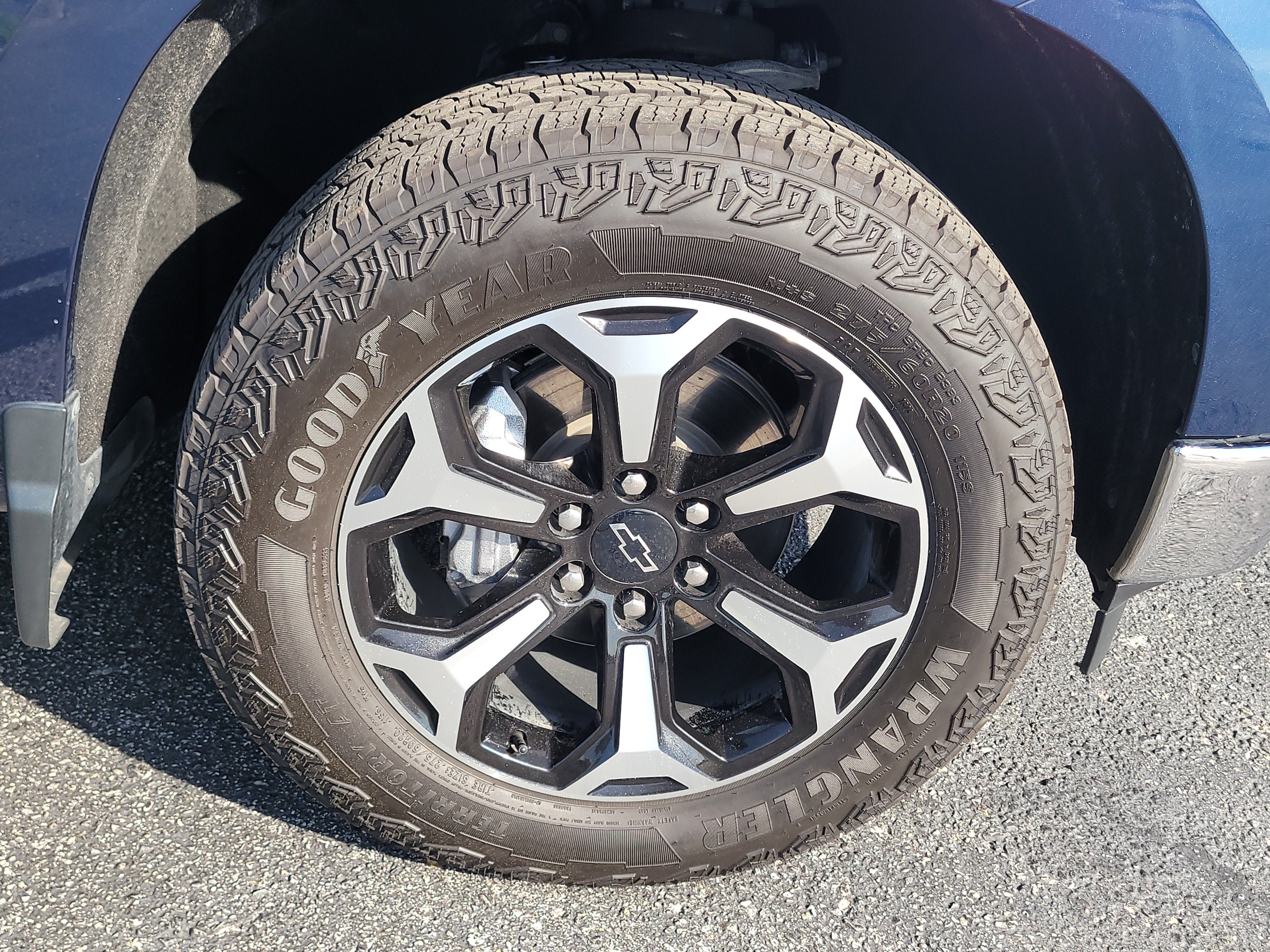 Used 2023 Chevrolet Silverado 1500 LT AWD/4WD image 8