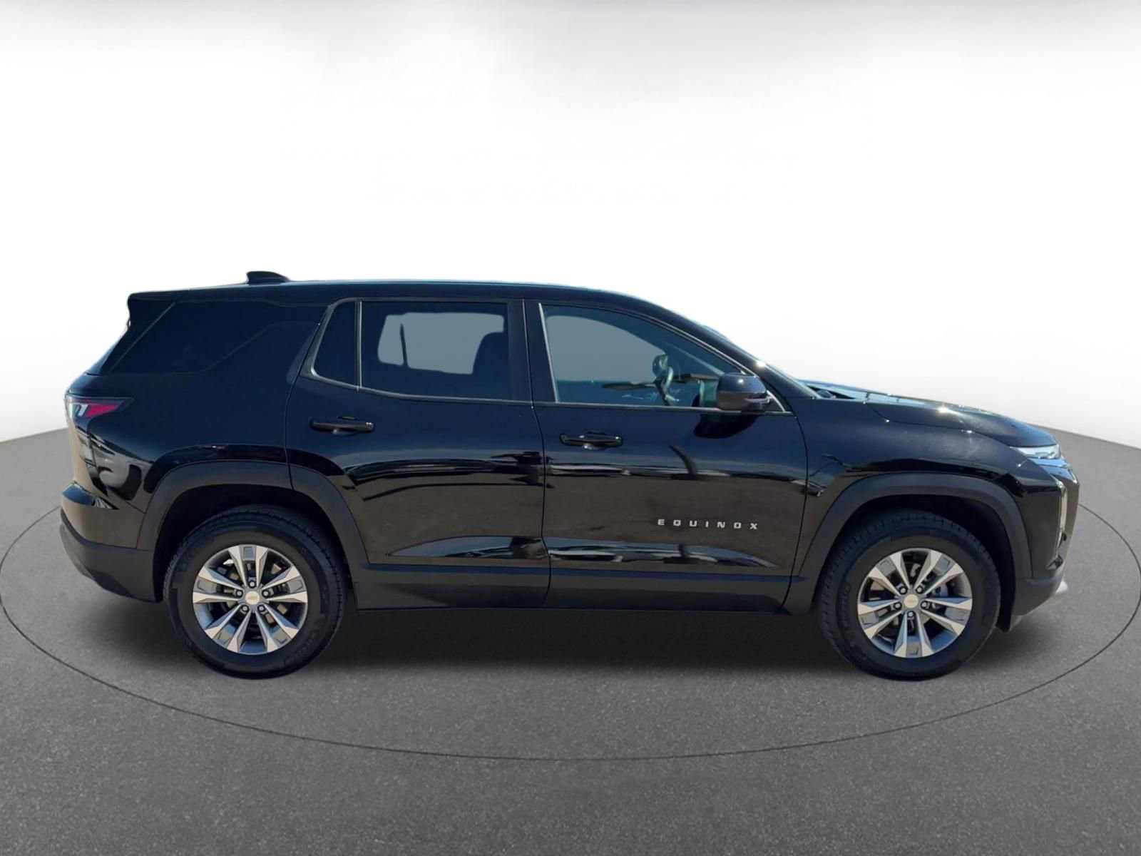 Used 2025 Chevrolet Equinox LT AWD/4WD image 16