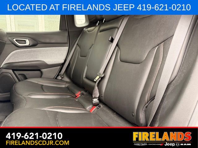 Used 2024 Jeep Compass Latitude AWD/4WD image 3