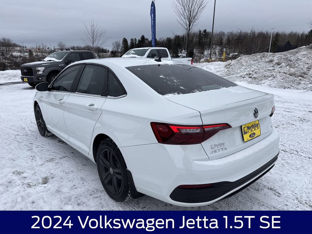 Used 2024 Volkswagen Jetta SE w/ Panoramic Sunroof Package image 9