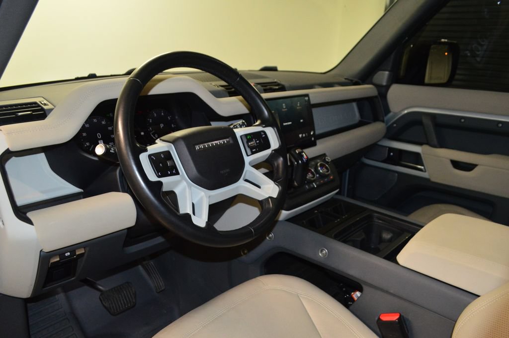 Used 2023 Land Rover Defender 130 SE AWD/4WD image 4
