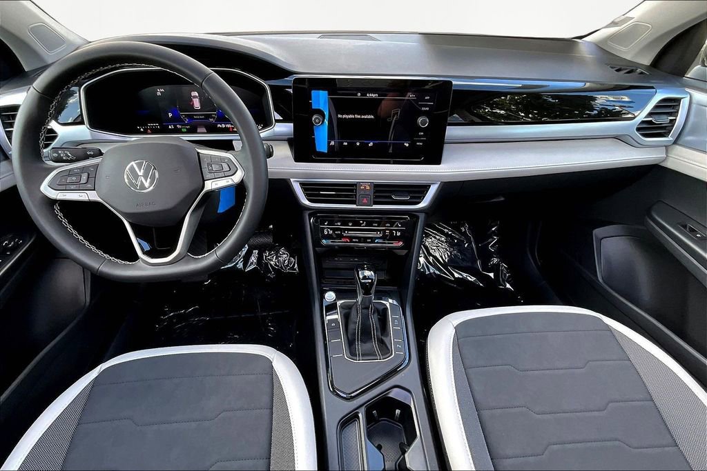 New 2026 Volkswagen Taos SE image 7