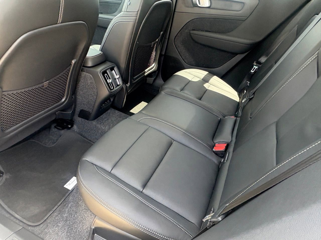 New 2026 Volvo XC40 B4 Core w/ Protection Package Premier image 20