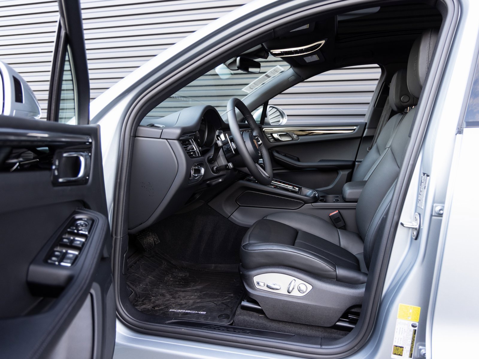 Certified 2026 Porsche Macan image 23