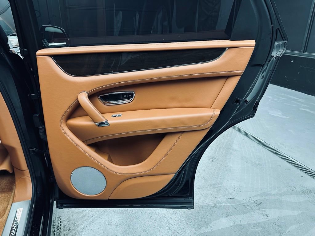 Used 2019 Bentley Bentayga AWD/4WD image 27