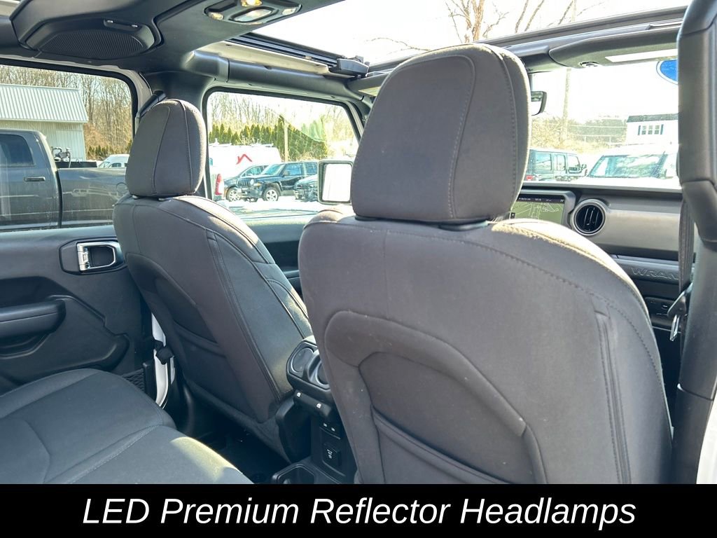 Used 2023 Jeep Wrangler Unlimited w/ Sun & Screen Package image 32
