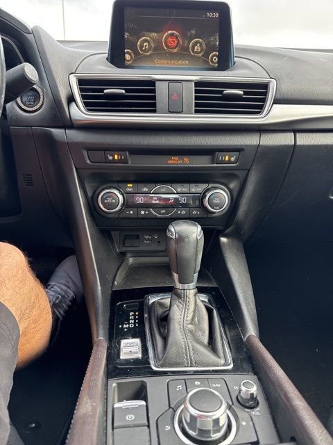 Used 2018 MAZDA MAZDA3 Touring image 9