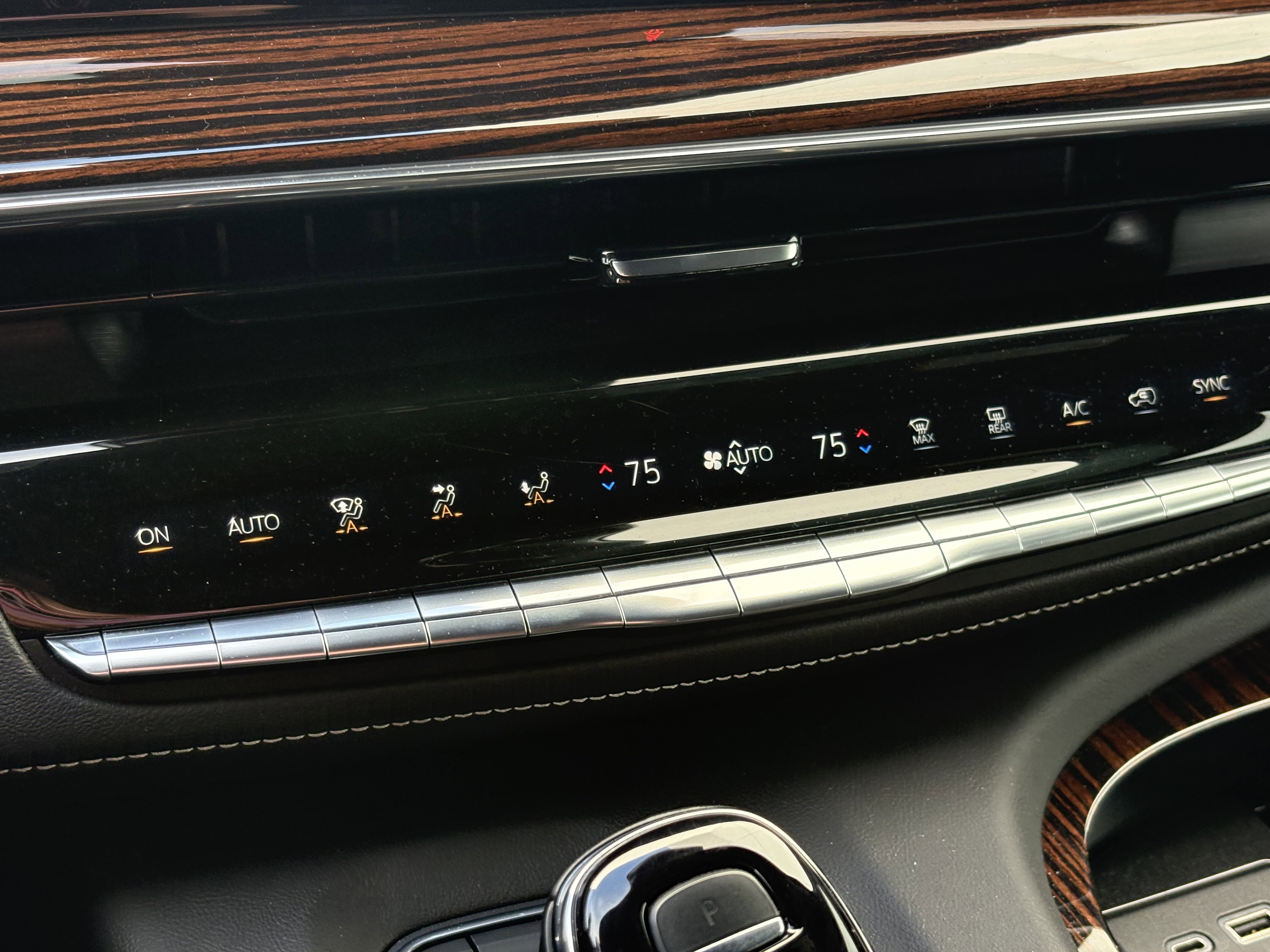 Certified 2022 Cadillac Escalade Premium Luxury image 28