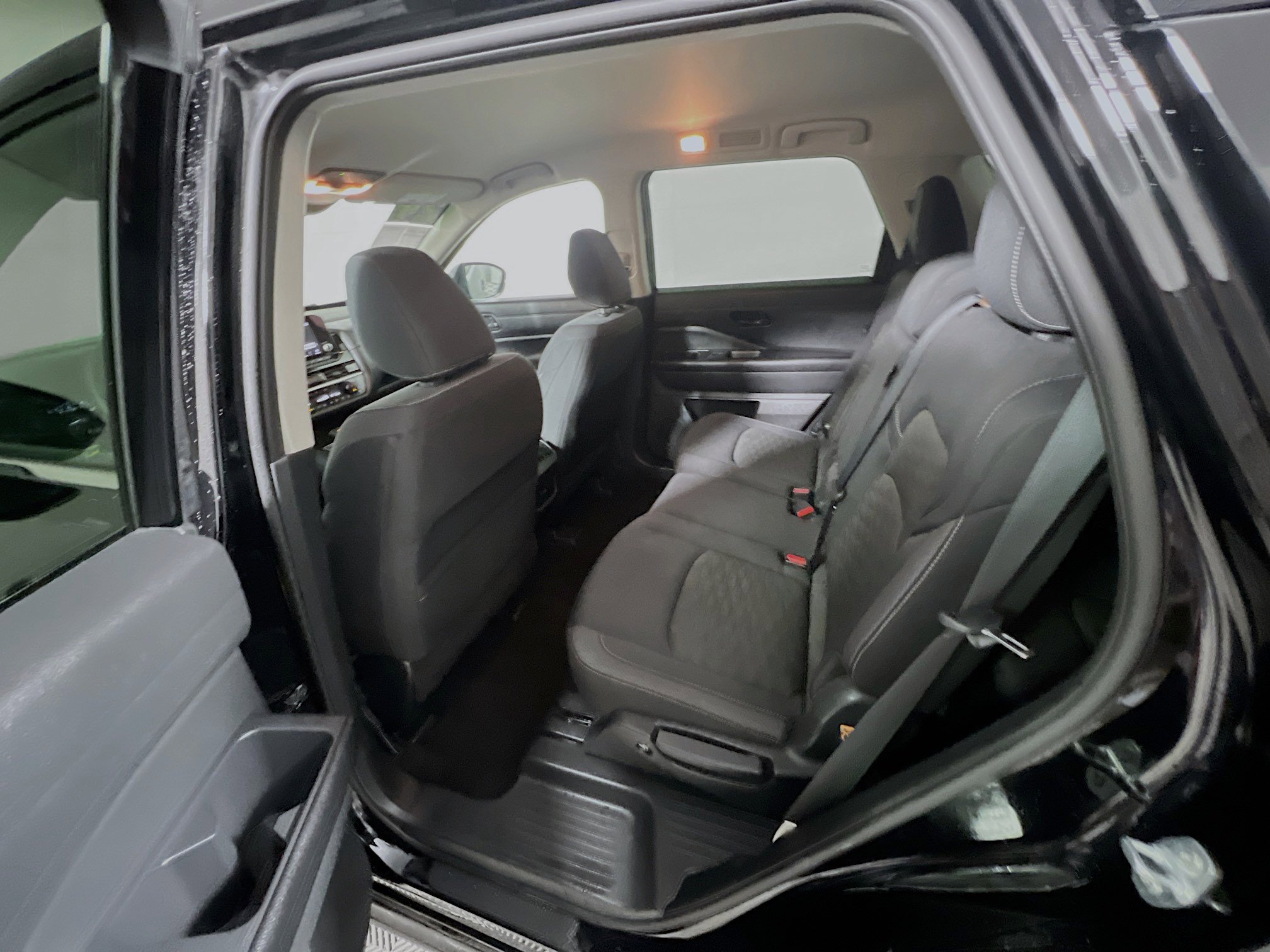 Used 2024 Nissan Pathfinder SV image 29