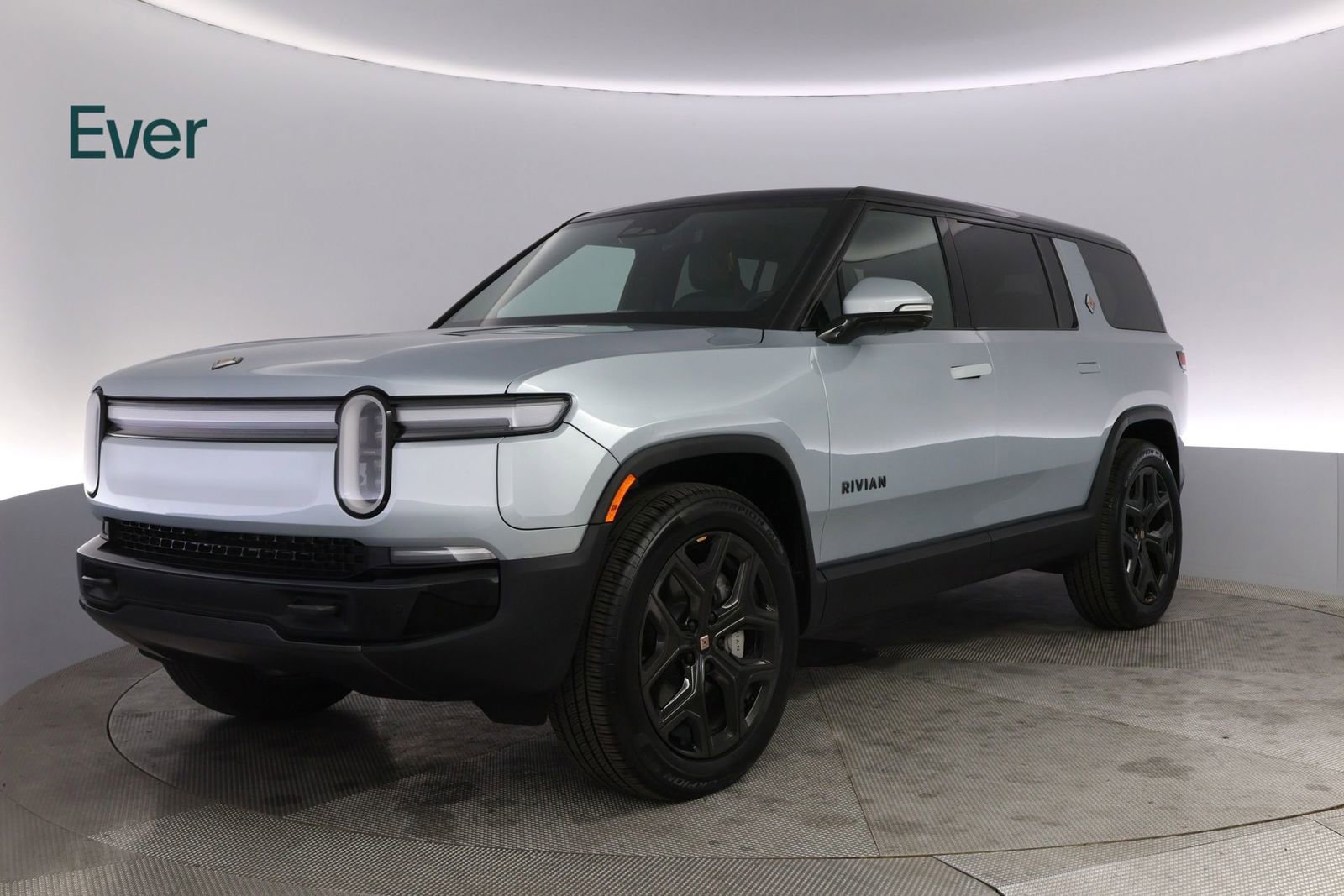 Used 2026 Rivian R1S Adventure AWD/4WD image 2