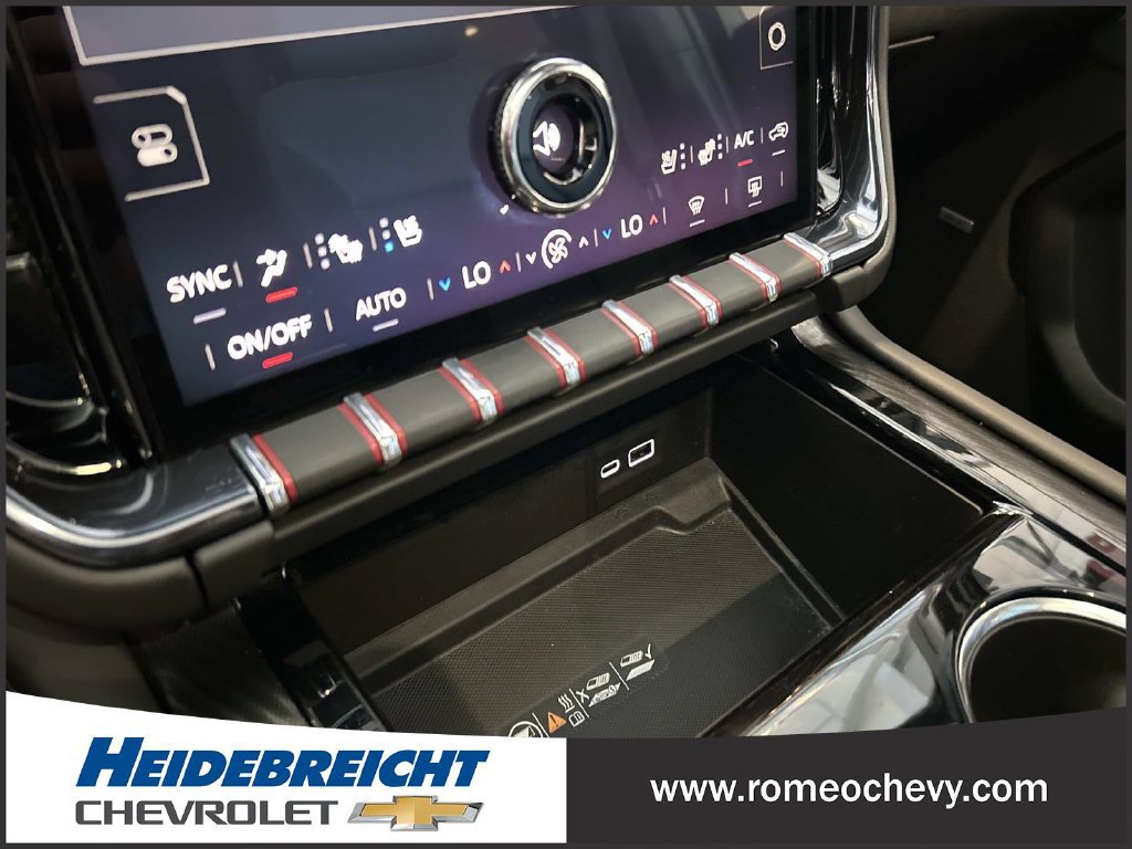 Used 2025 GMC Yukon AT4 w/ AT4 Premium Plus Package AWD/4WD image 25
