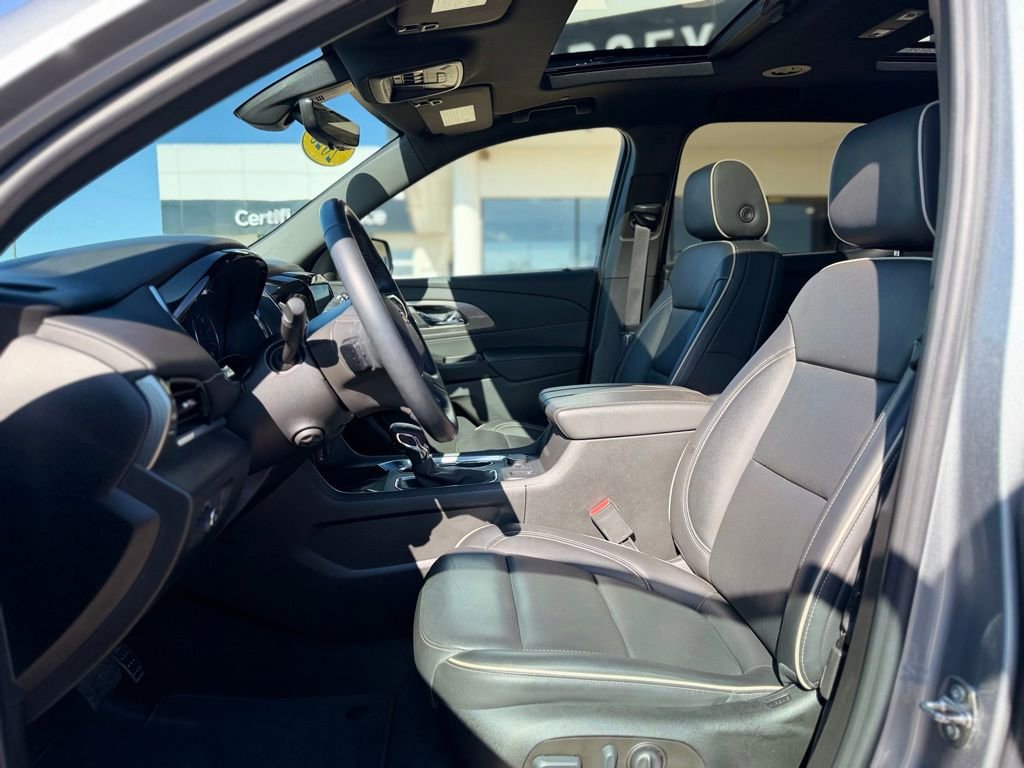 Used 2023 Chevrolet Traverse Premier image 9