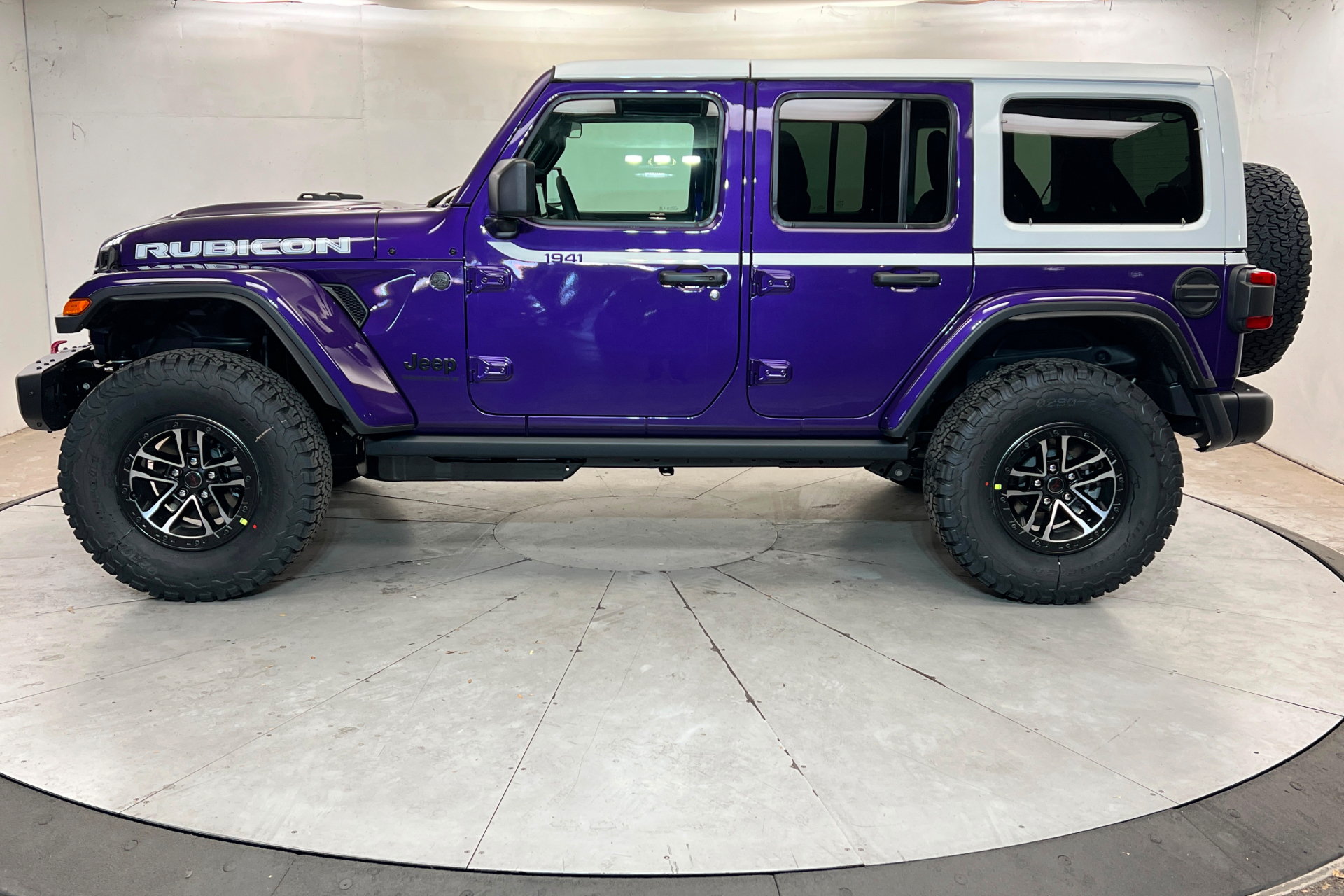 New 2026 Jeep Wrangler Unlimited Rubicon w/ Whitecap Package AWD/4WD image 2