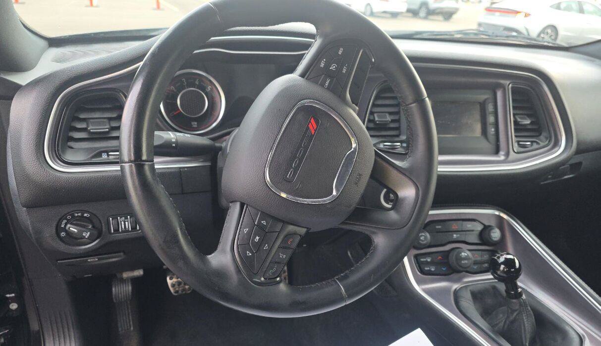 Used 2015 Dodge Challenger R/T w/ Quick Order Package 22B R/T RWD image 6