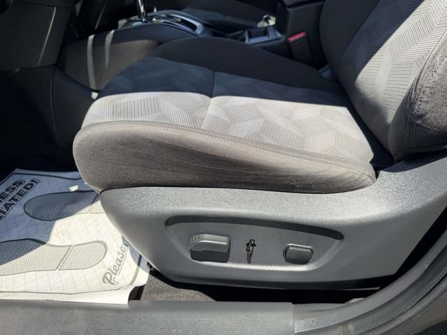 Used 2016 Nissan Rogue SV AWD/4WD image 14