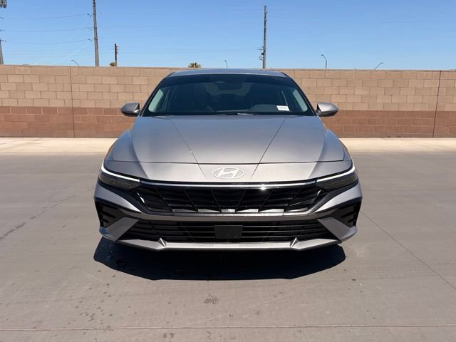 Used 2025 Hyundai Elantra Limited FWD image 4