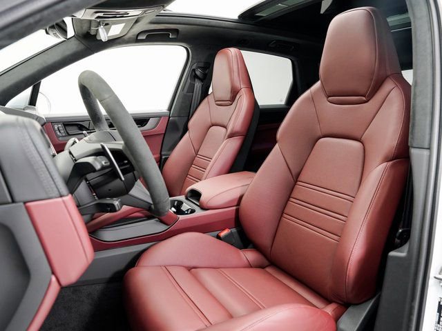 New 2026 Porsche Cayenne GTS image 5