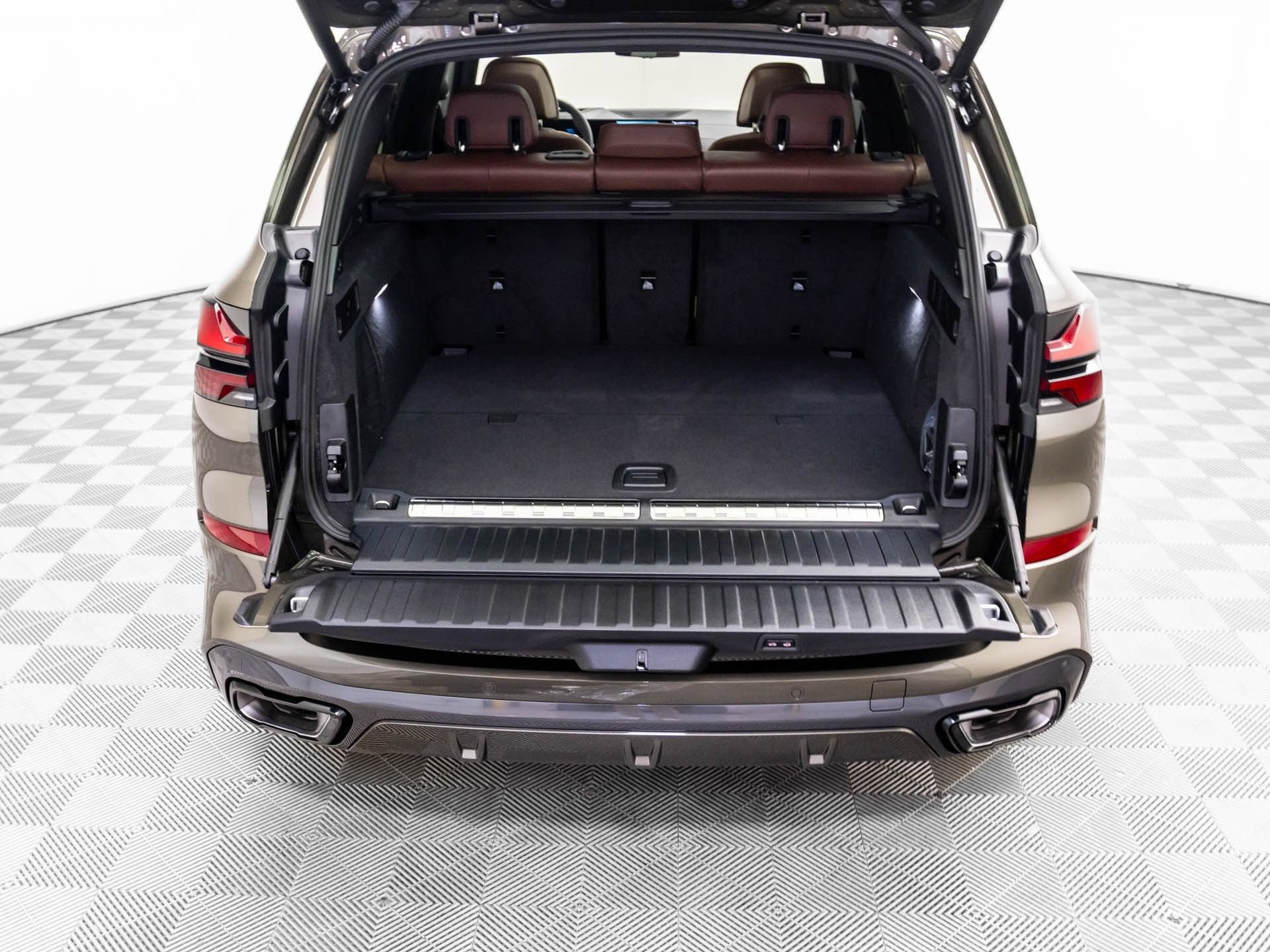 Certified 2026 BMW X5 xDrive50e w/ M Sport Package AWD/4WD image 31