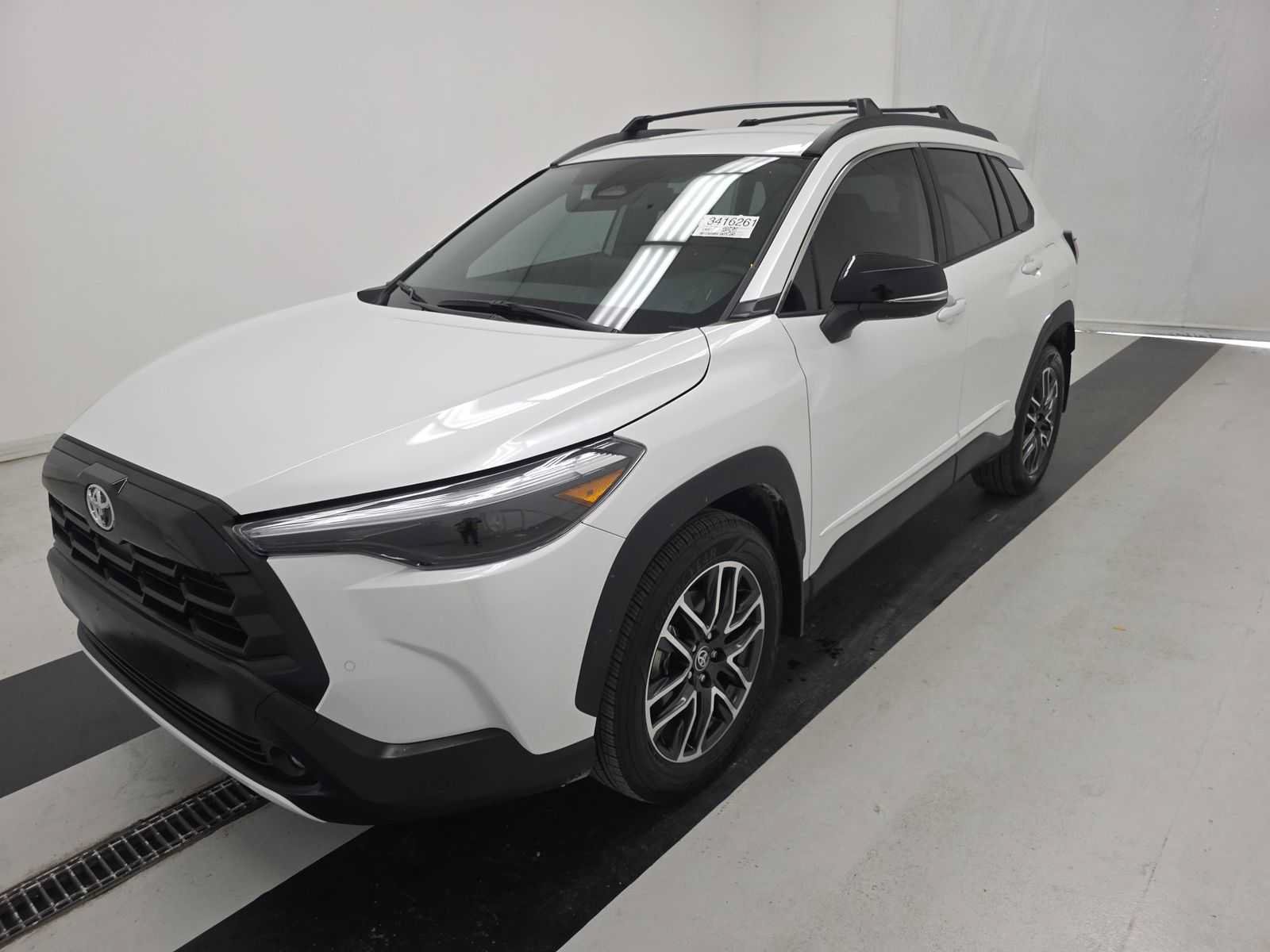 Used 2026 Toyota Corolla Cross XLE FWD image 6